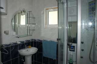 Апартаменты Apartments Jovanovic Вирпазар Номер-студио с балконом и видом на озеро-24